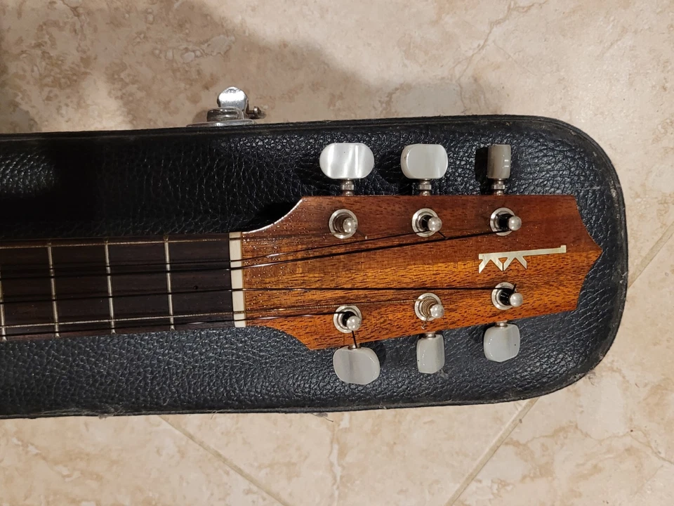 6-струнный кудрявый баритон укулеле коа Kamaka с жестким чехлом - Изображение 4 из 4