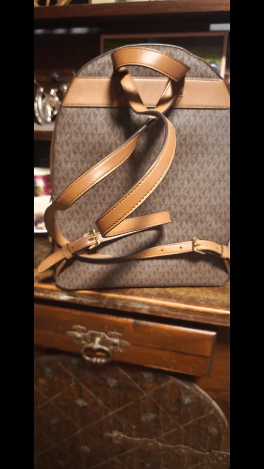 joli grand sac a dos Michael Kors neuf jamais servi,avec poche - Photo 4/4