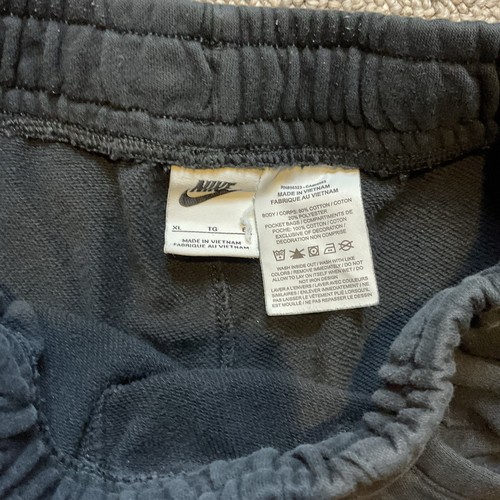 * EUC * BLACK NIKE SPORTSWEAR CLUB FLEECE SHORTS BOYS XL - NIKE SHORTS YOUTH XL - Picture 3 of 3