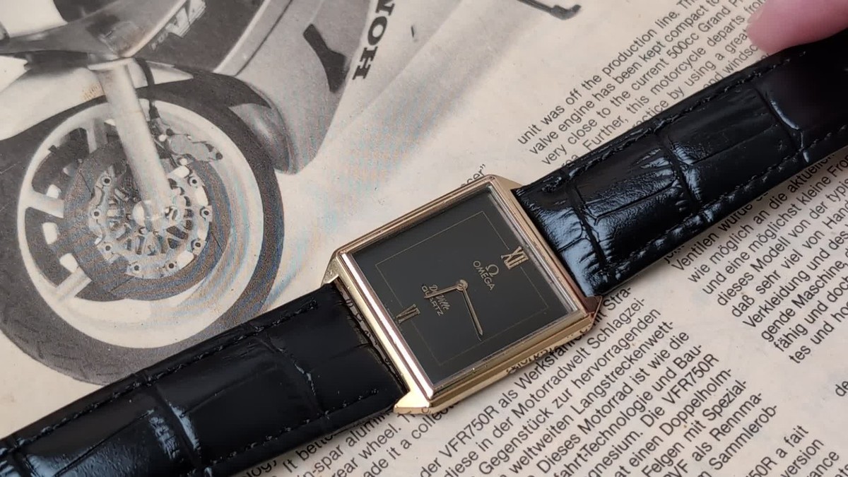 OMEGA DE VILLE 1365 Gold Black Dial Quartz Women Watch Vintage