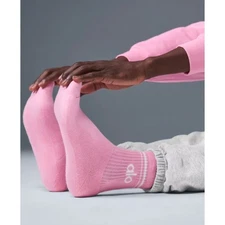 NWT Alo Yoga Unisex Half Crew Throwback Socks in Sweet Pink White Size M