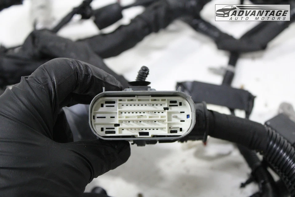 2025 GMC SIERRA 2500 HD CREW CAB 6.6L V8 DURAMAX ENGINE MOTOR WIRE HARNESS OEM - Image 3 of 4