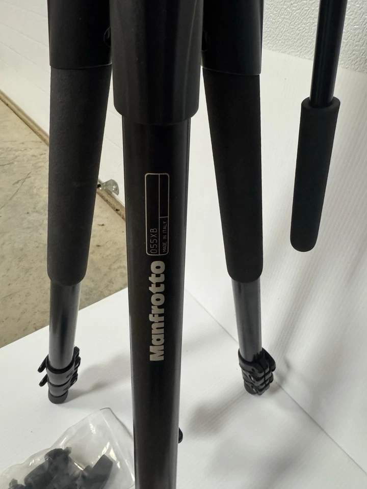 MANFROTTO 055 VIDEO TRIPOD Carbon W/ 701 Manfrotto HEAD  - Image 4 of 4