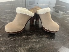 JUICY COUTURE Heeled Clogs Mules Tan Faux Fur Gold Studs Size 7 Y2K Womens
