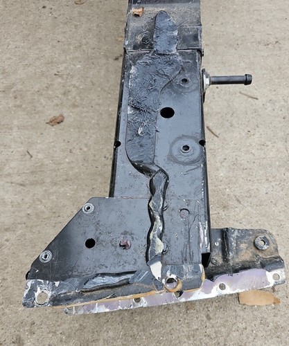 Chevrolet Corvette C8 2020-2025 diestro lado del pasajero panel de piso trasero riel trasero OEM - Imagen 2 de 4
