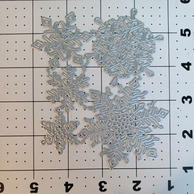Universal Thin Metal Die Cut Tool Christmas ornament snowflake snow man ski sled