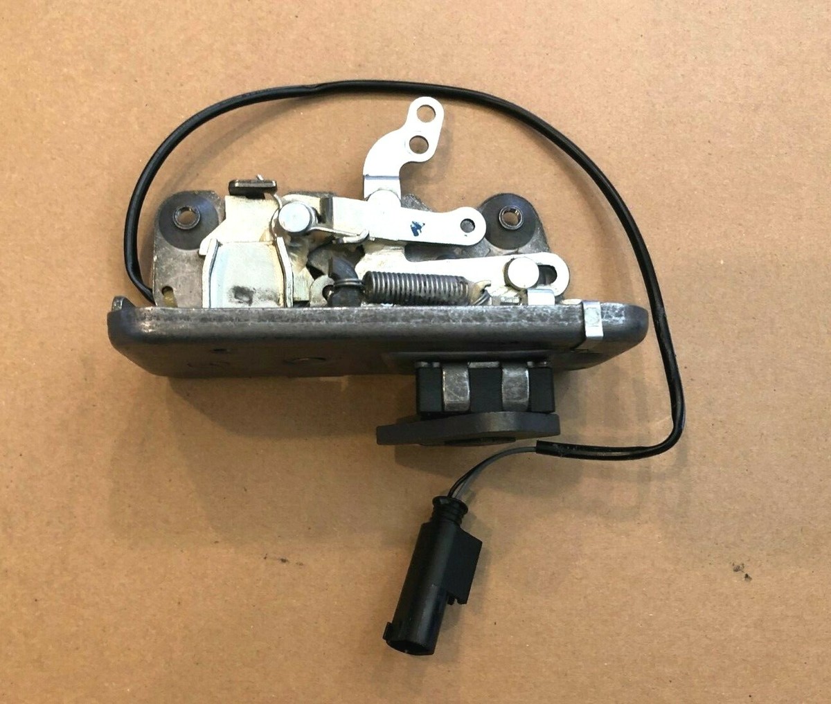 MERCEDES BENZ DOOR LOCK, PART# 4637206701, 4637203901, GENUINE OEM 