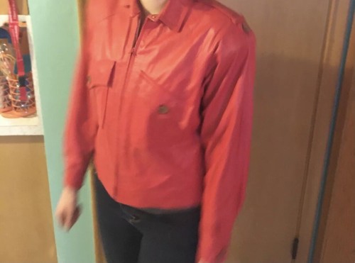 Chaqueta de suspenso vintage de cuero rojo sintético de Michael Jackson para mujer - Imagen 2 de 5