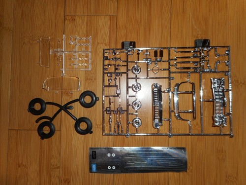 New Unopened Box Monogram 1959 Cadillac Convertible Kit 1/25 - Picture 6 of 8