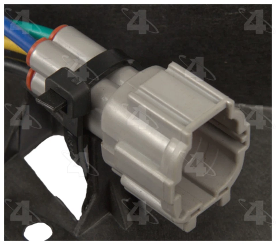 Ventilador de radiador y condensador doble Four Seasons para Infiniti I30 1996-1999 Foto 3 de 4