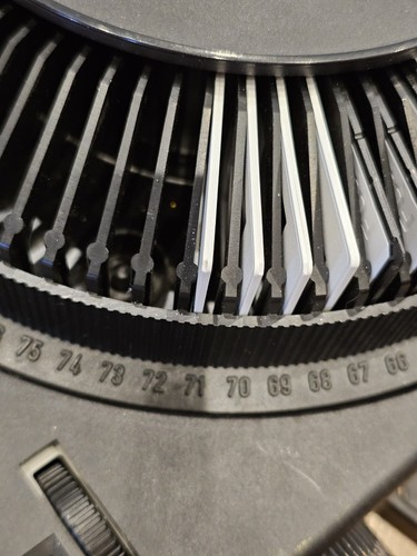 Kodak Carousel S-AV 1010 Slide Projector with Meridian 70-120mm F3.5 and Tray - Picture 7 of 9