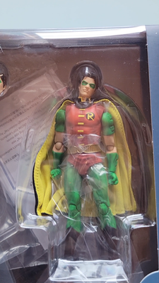 Medicom Toy MAFEX 264 Robin Batman Hush Version Action Figure DC