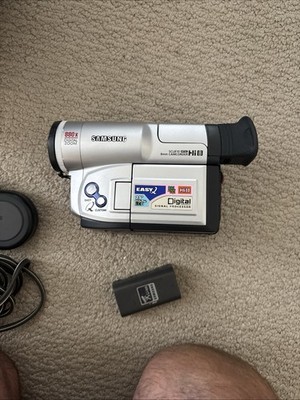 Samsung SCL810 8mm Camcorder Bundle READ DESCRIPTION