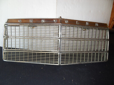 Grille Chrysler Newport Custom 76