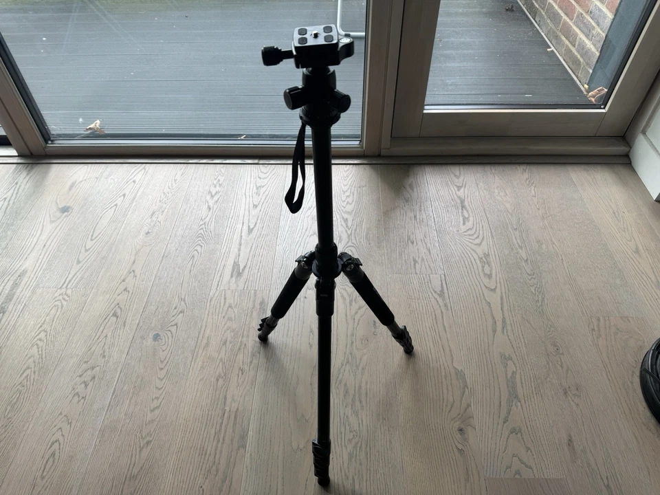 ZOMEI Portable Professional Tripod&Ball Head compact unit for Travel. - Image 2 of 4