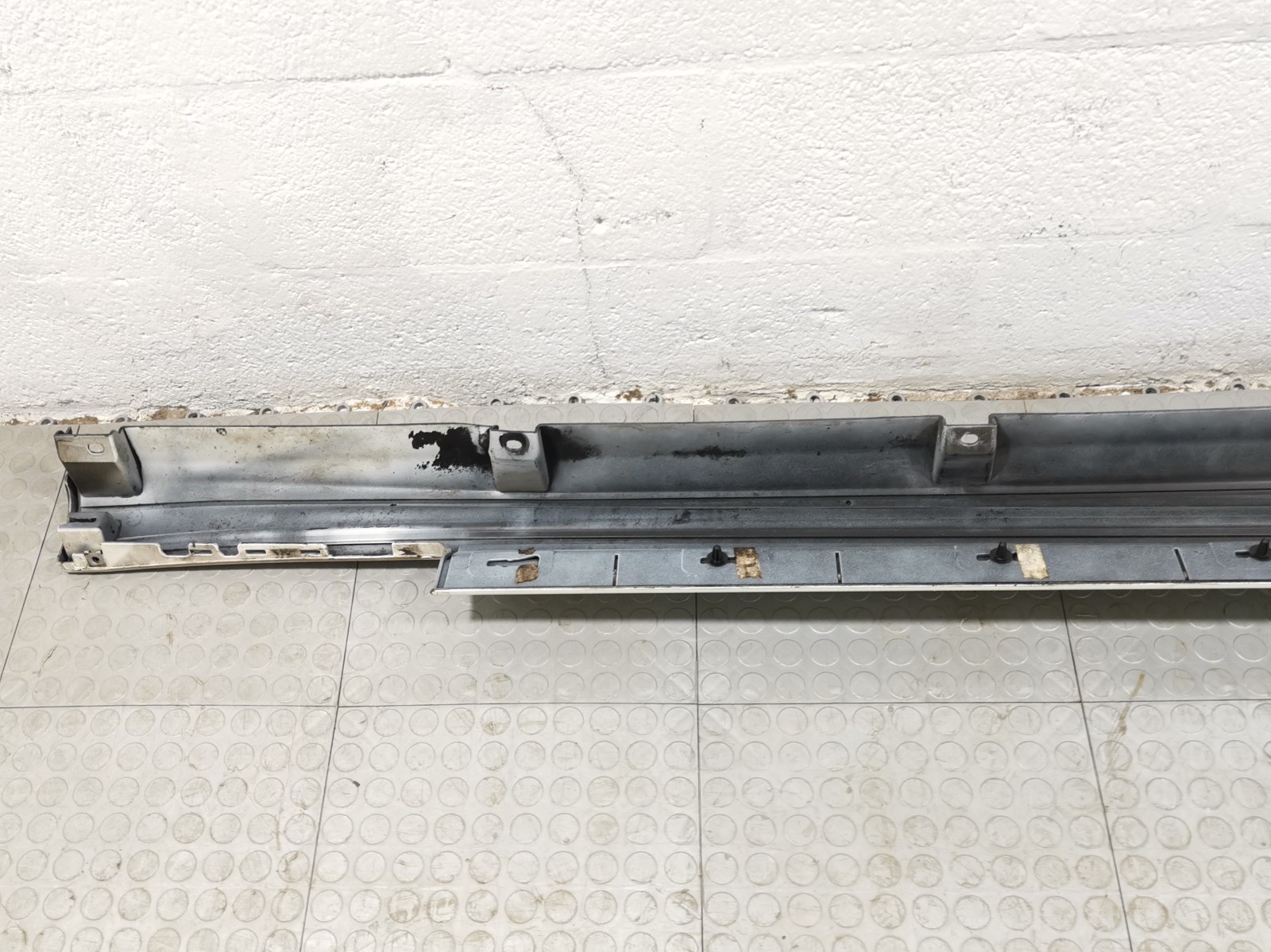 Maserati Ghibli 2018 M156E AWD 3.0 Left Side White Color Rocker Panel Side Skirt