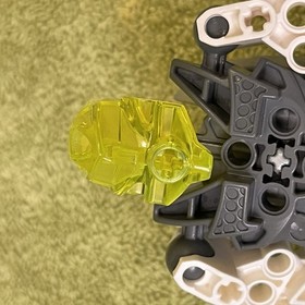 LEGO Bionicle Matoran of Light - &ldquo; SOLEK &ldquo; ( Set # 8945 ) Complete Build