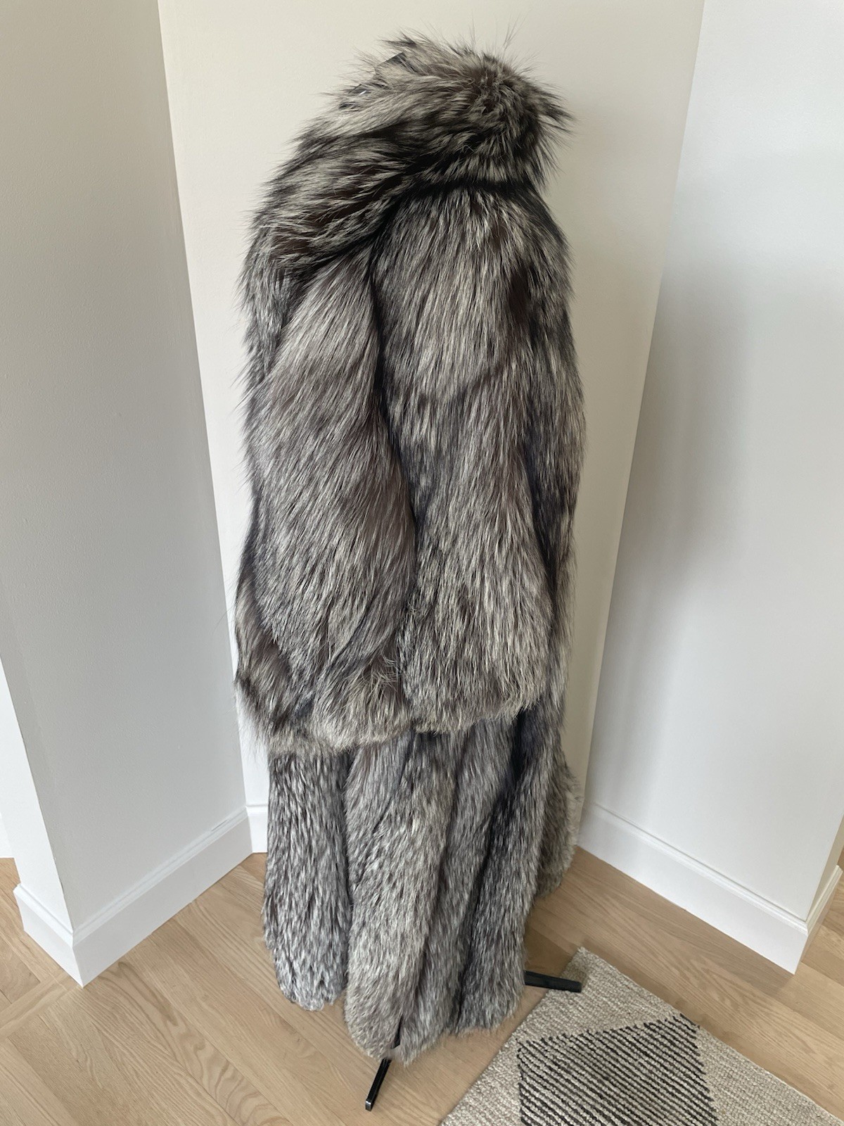 Dramatic Full-Length Silver Fox Bat Wing Coat – 5… - image 2