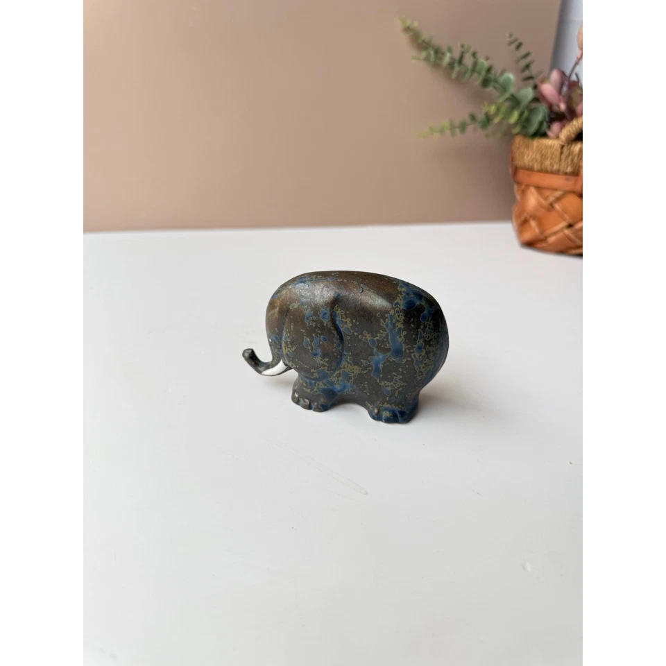 Студийная керамическая фигурка голубого слона | уникальное глазурь маленькое керамическое животное - Изображение 2 из 4
