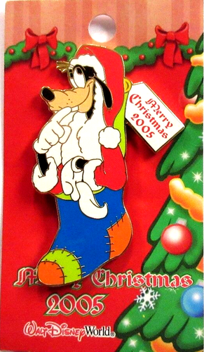WDW 2005 Merry Christmas Santa Goofy Stocking Stuffer Pin- LE of 2000 - PP43197 - Picture 2 of 2