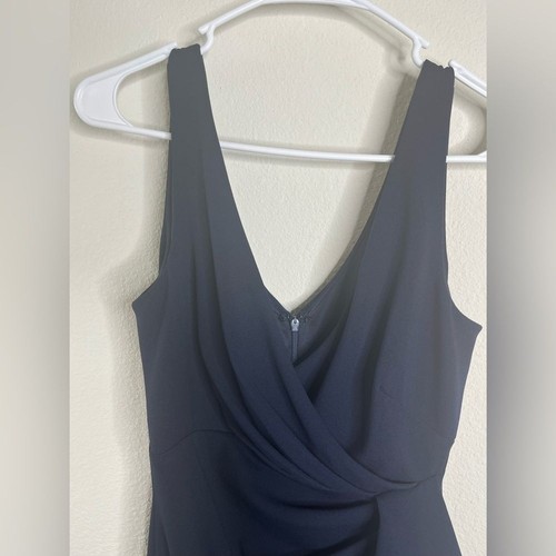 VESTIDO BETSY & ADAM "CANDACE" LARGO CUELLO EN V ALTO BAJO CASCADA en Azul Marino Talla 6 - Imagen 4 de 14