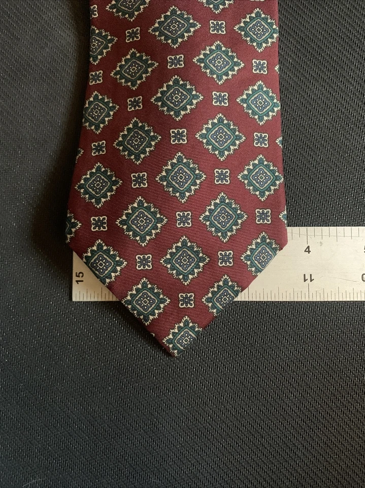 VINTAGE HENRY GRETHEL MENS NECKTIE ALL SILK BURGUNDY GEOMETRIC 3.5in WIDE - Image 4 of 4