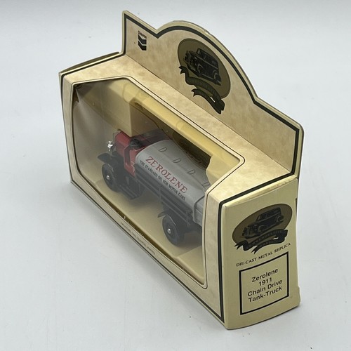 Die-Cast Lledo Days-Gone Chevron Zerolene - 1911 Chain Drive Tank-Truck - Red - Picture 4 of 10