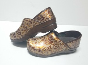 sanita clogs leopard print
