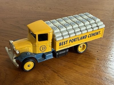 LLedo Days Gone Modell DG 27 28 39 40 42 Mack Best Portland Cement cirka 1932,