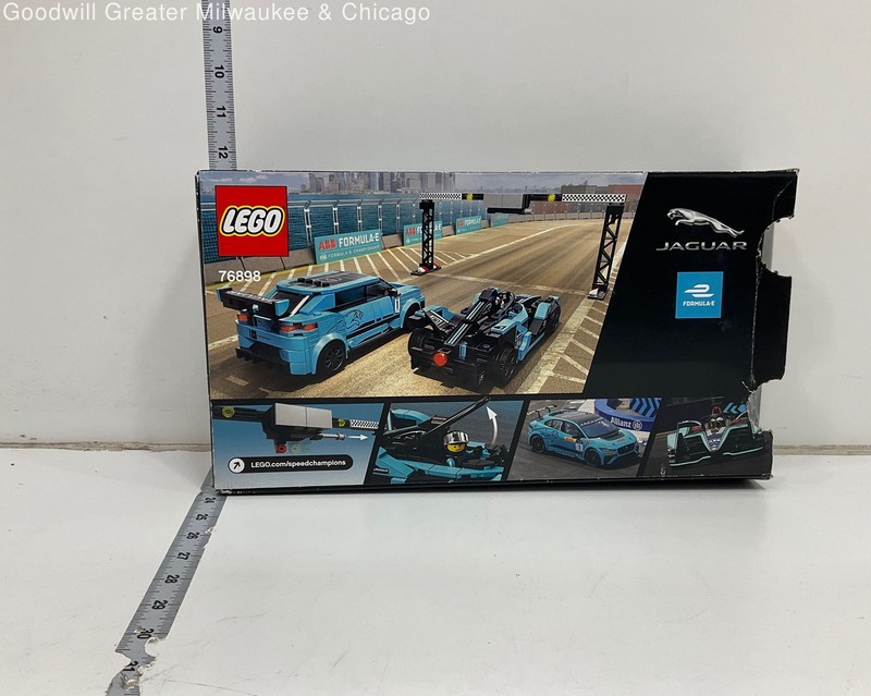LEGO Speed Champions: Formula E Panasonic Jaguar Racing GEN2 (76898) Opened