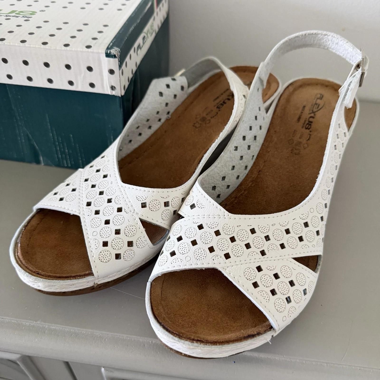 Spring Step Womens 8.5 Comfort Sandals Michalis White Leather Perf Geometric