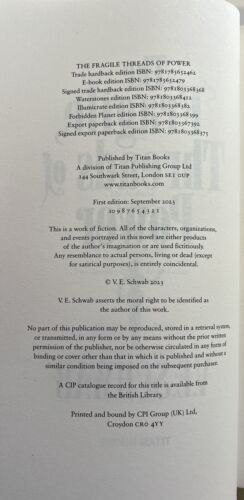 ILLUMICRATE The Fragile Threads Of Power (Book 1) ~ V E Schwab, SIGNED Exclusive - Picture 3 of 17