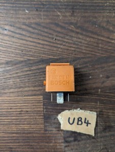 BMW E46 M3 Bosch Kraftstoffpumpenrelais orange SMG Coupe 2002 0332019456