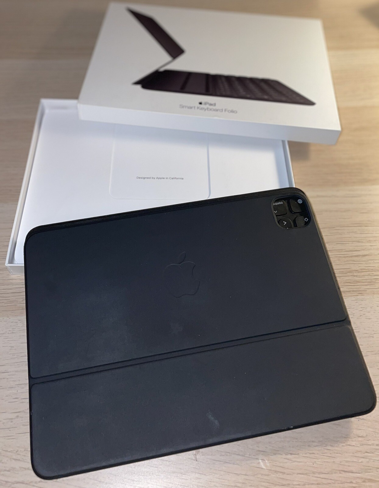 IPad Air 10.9, Smart Keyboard Folio Tastatur/magnetische Hülle, Apple Pencil