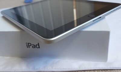 Apple iPad 1st Gen (32GB) Wi-Fi, 9.7in Screen (Boxed FREE Extras
