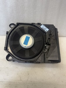 Zentraler Bass Laut Sprecher BMW E81 E87 E90 E91  Rechts 6925334 6929101