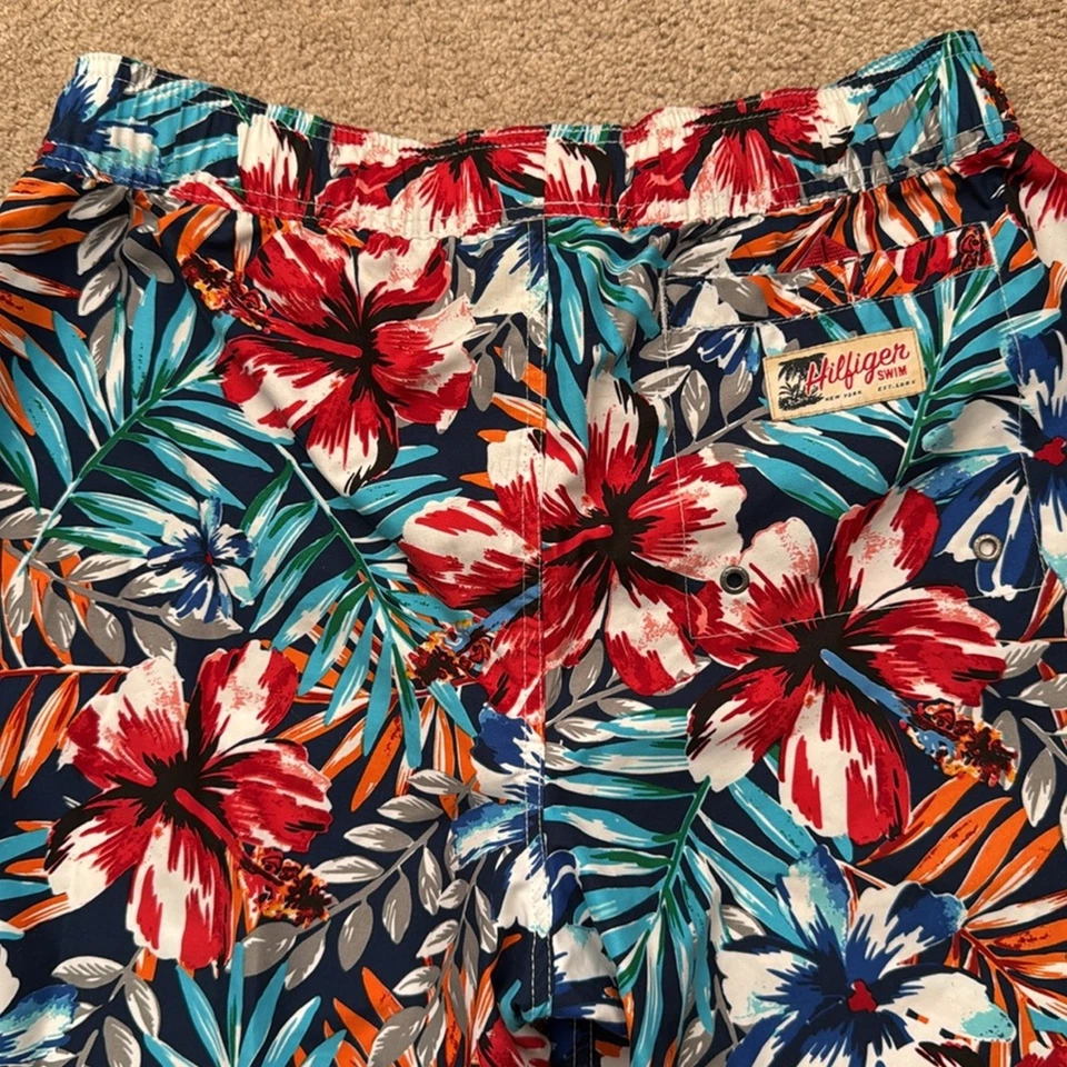 Tommy Hilfiger Men's Hawaiian Floral Swim Trunks Board Shorts Size Medium - Image 4 of 4