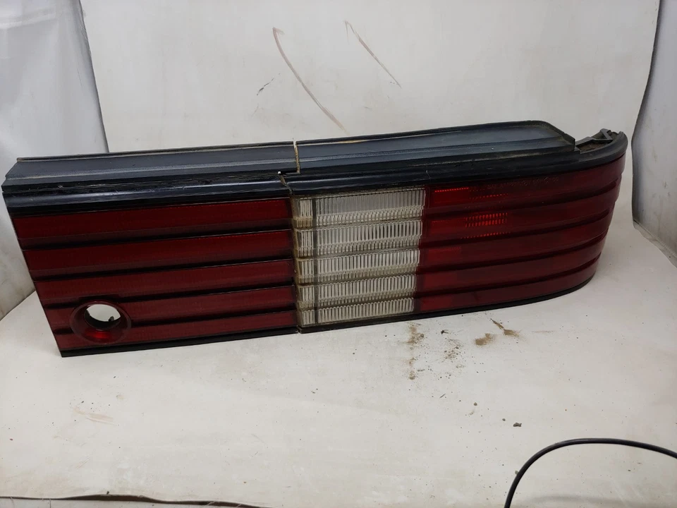 Задний фонарь правосторонний для пассажира 1988 89 PLYMOUTH SUNDANCE оригинальный  - Изображение 2 из 4