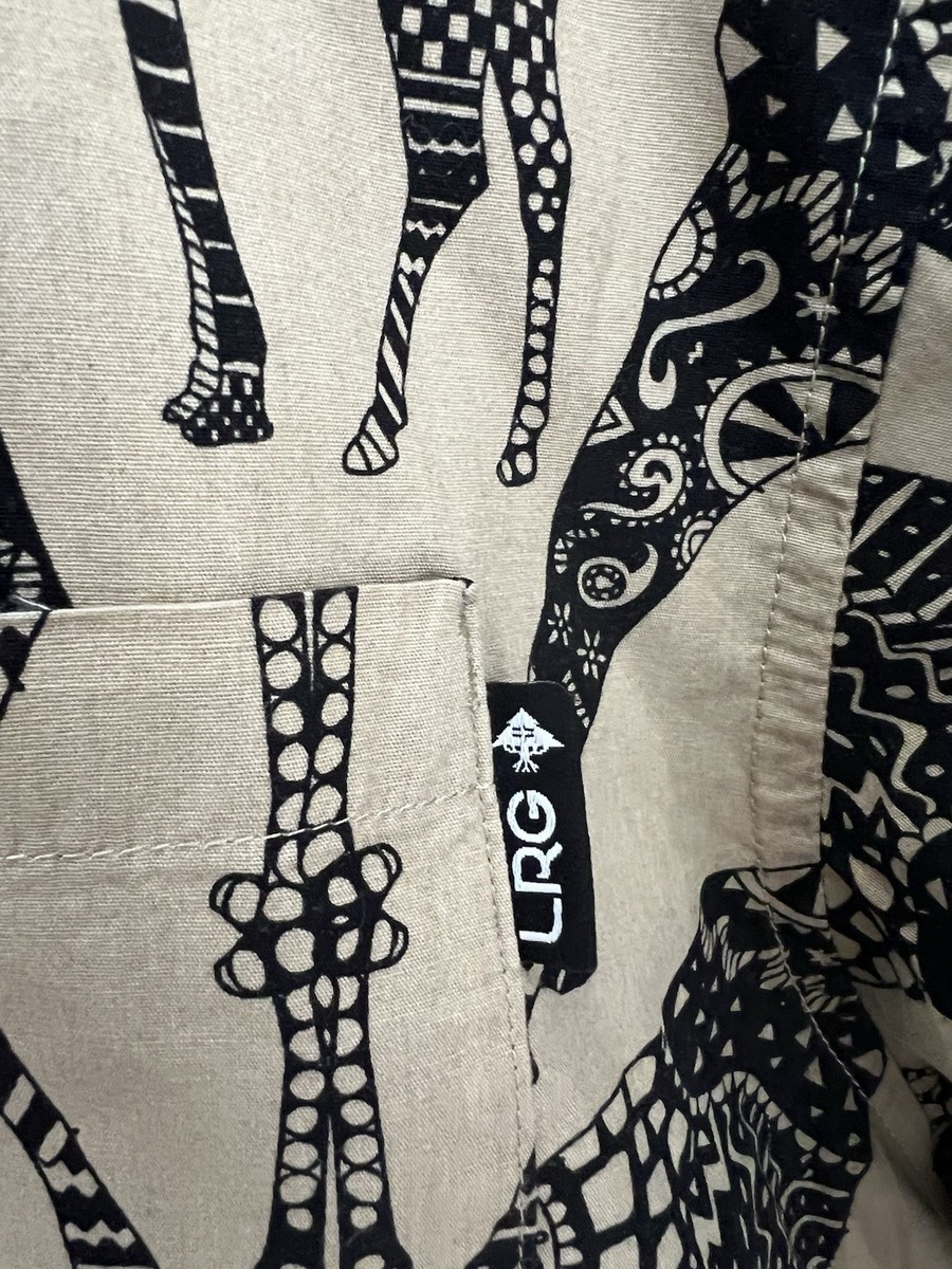 LRG The Creative Clothing Company Beige Safari Giraffe Button Up Shirt Size XL View 3