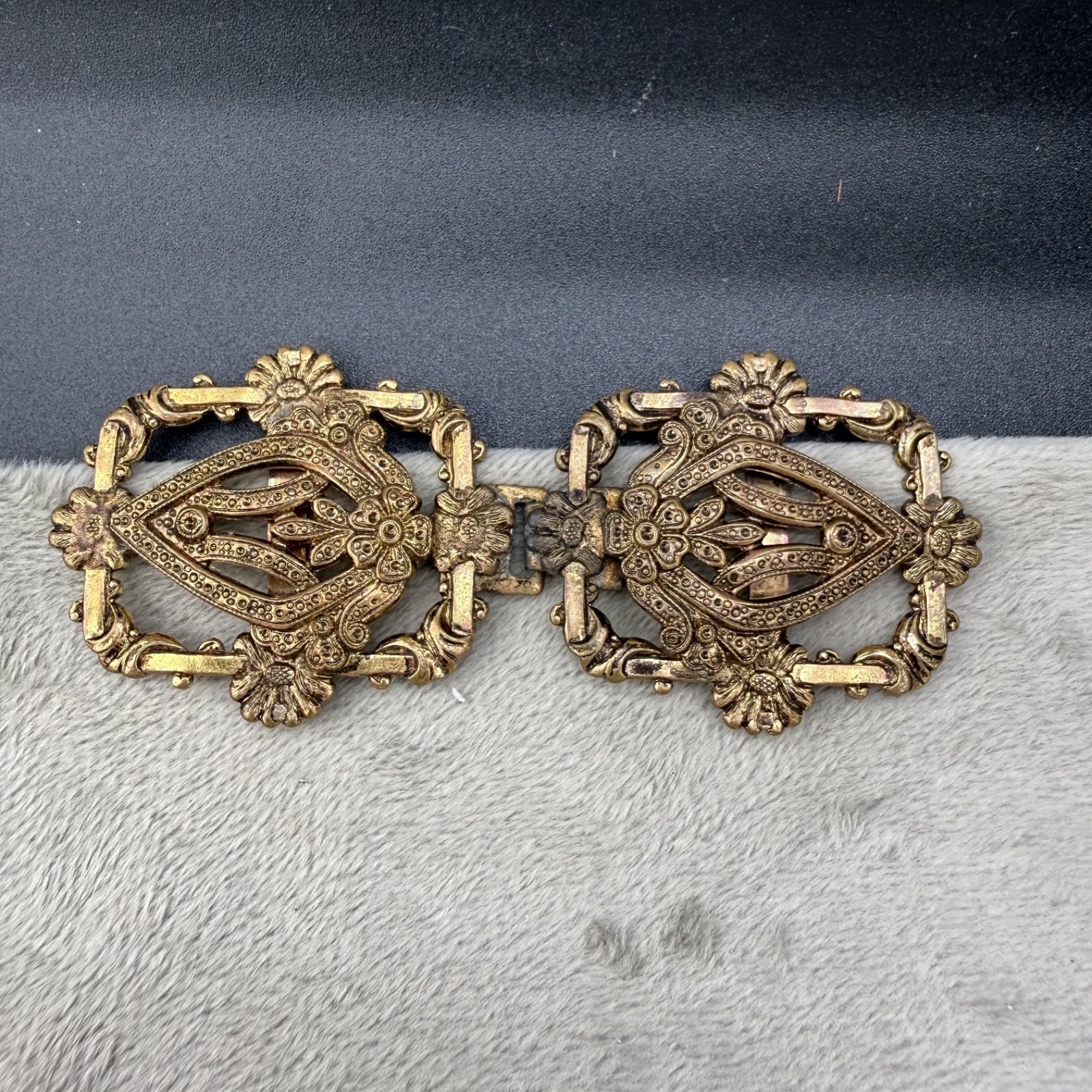 Vintage Women’s Buckle Gold Tone Rhinestone Ornate