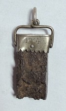 MILITARIA PENDENTIF SOUVENIR DE TRANCHEE 1914 ECLAT D OBUS