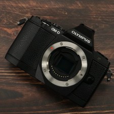 Olympus OM-D E-M5 Mirrorless Digital Camera Shuttercount 5743 Top Mint 7454