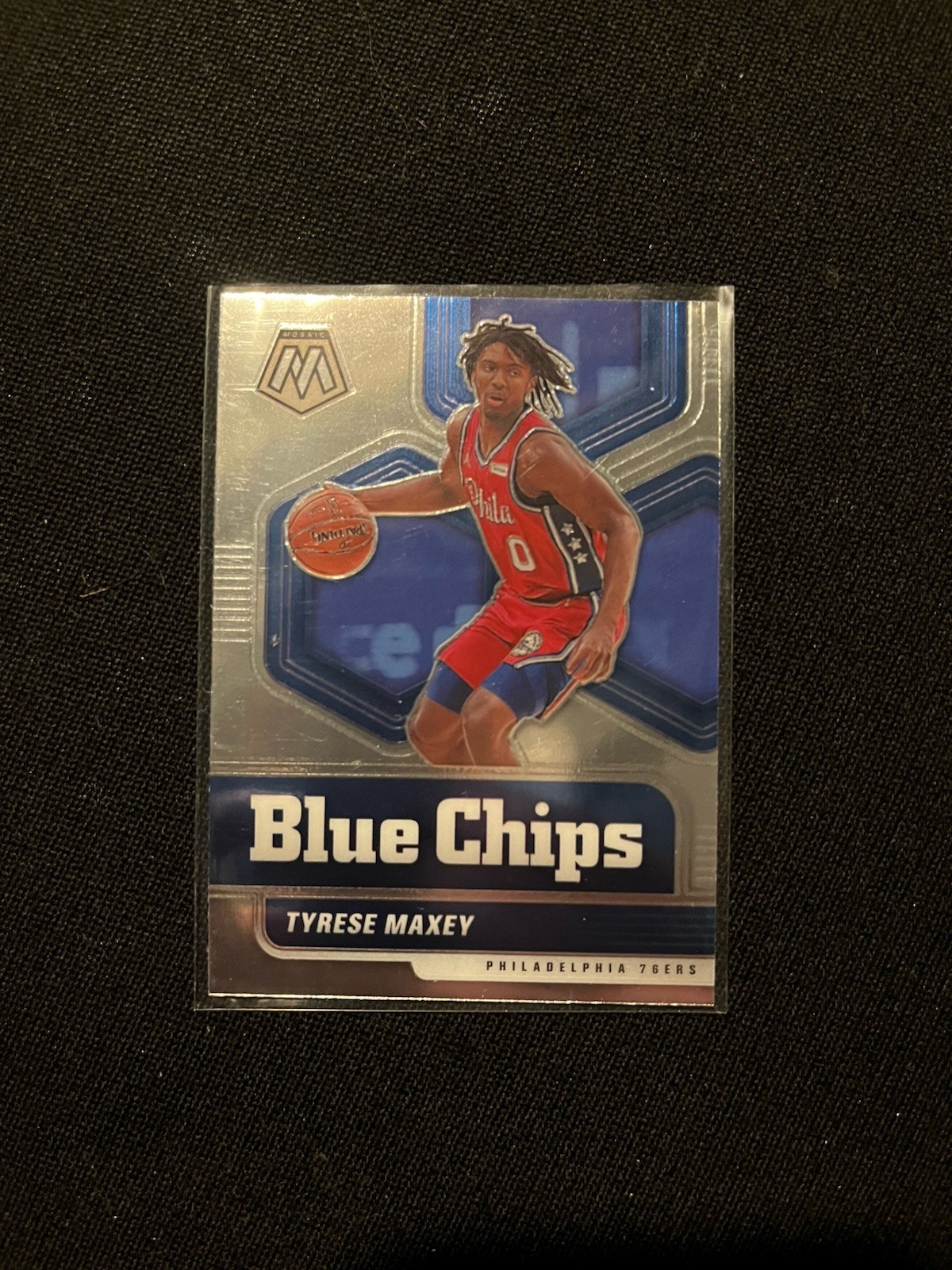 2020-21 Panini Mosaic - Blue Chips Tyrese Maxey #8 (RC)