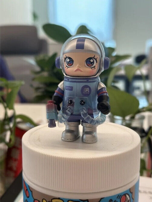 POP MART x Molly 100% Mega Space Series 3 Louis De Guzman POP MART x Molly 100% Mega Space Series 3 Louis De Guzman