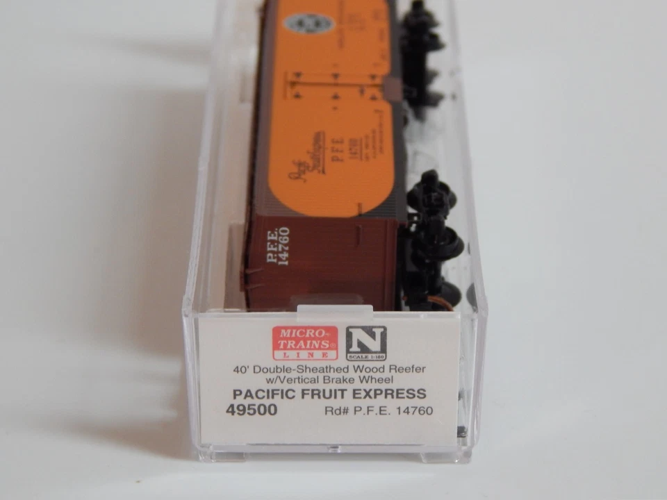 MT N-Scale; #49500 40' reefer, PFE/SP in "BALLOON" paint scheme. rd #14760 - Image 2 of 2