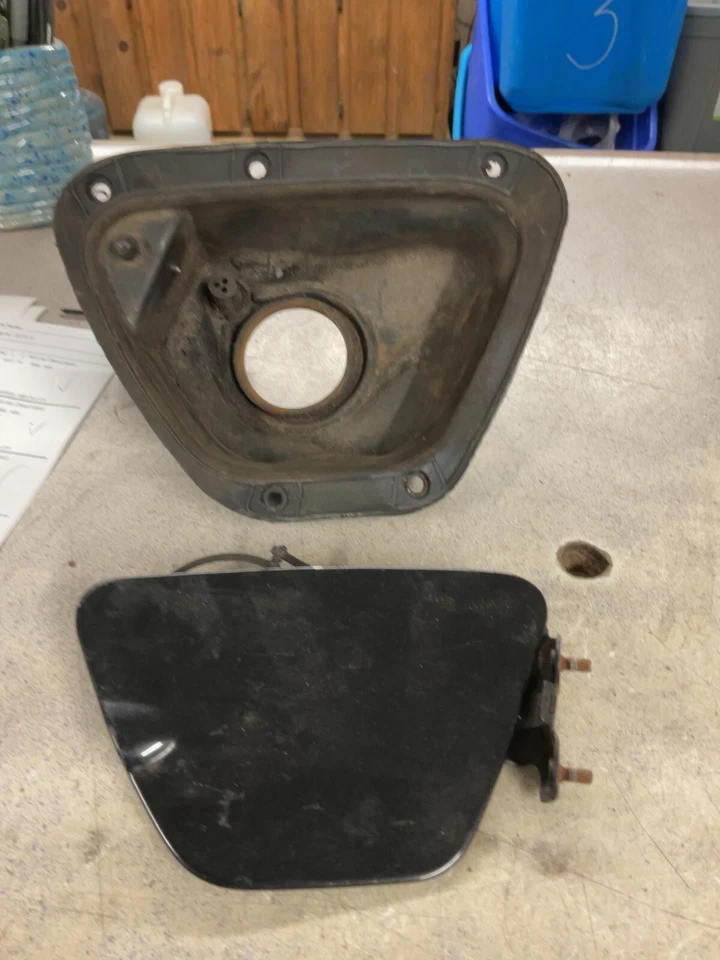 Puerta del tanque de combustible JAGUAR XJ8 98 99 00 01 02 03 PED negro Foto 2 de 3