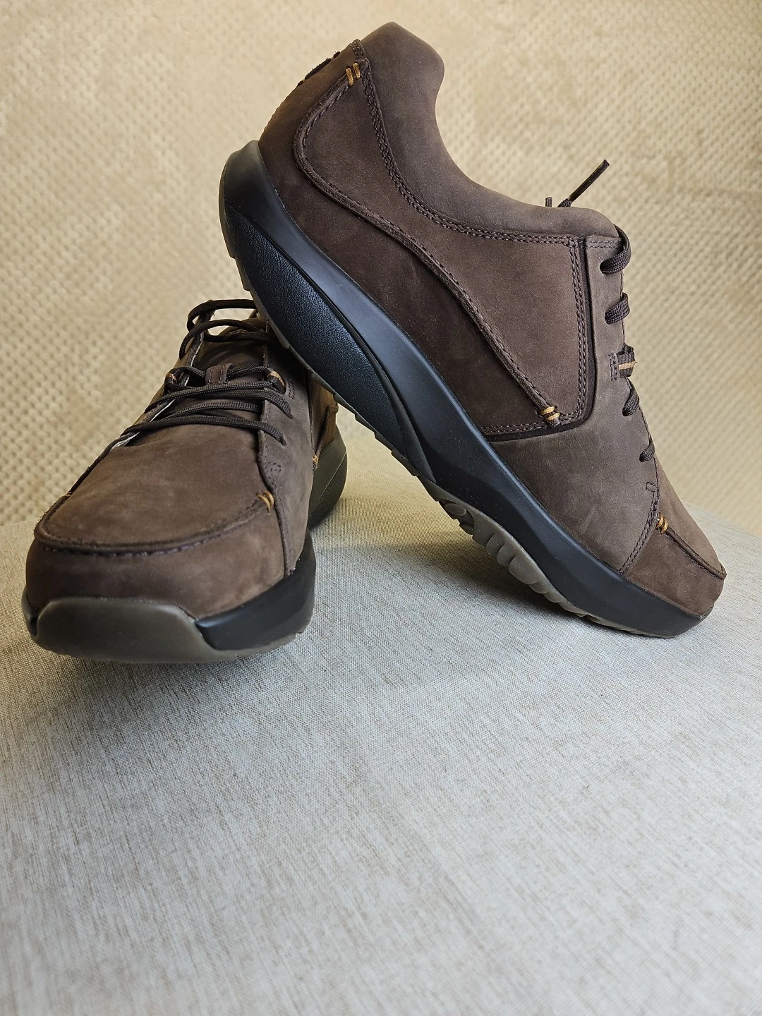 Scarpe da passeggio MBT in pelle nabuk nuove WOBox. Uomo 12