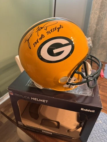 Green Bay Packers Riddell Helmet Brett Favre  Signed COA with signed magazine