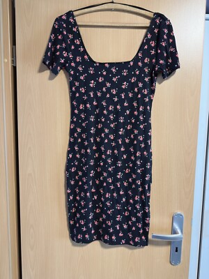 Figurbetontes Minikleid Mit Blumen
