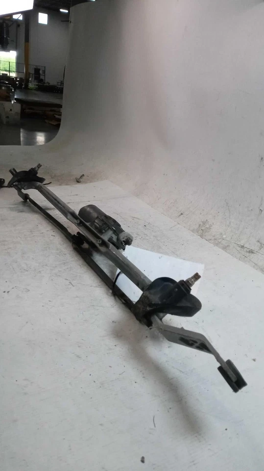 Motor de limpiaparabrisas usado para: Dodge Charger 2018 grado A Foto 2 de 4